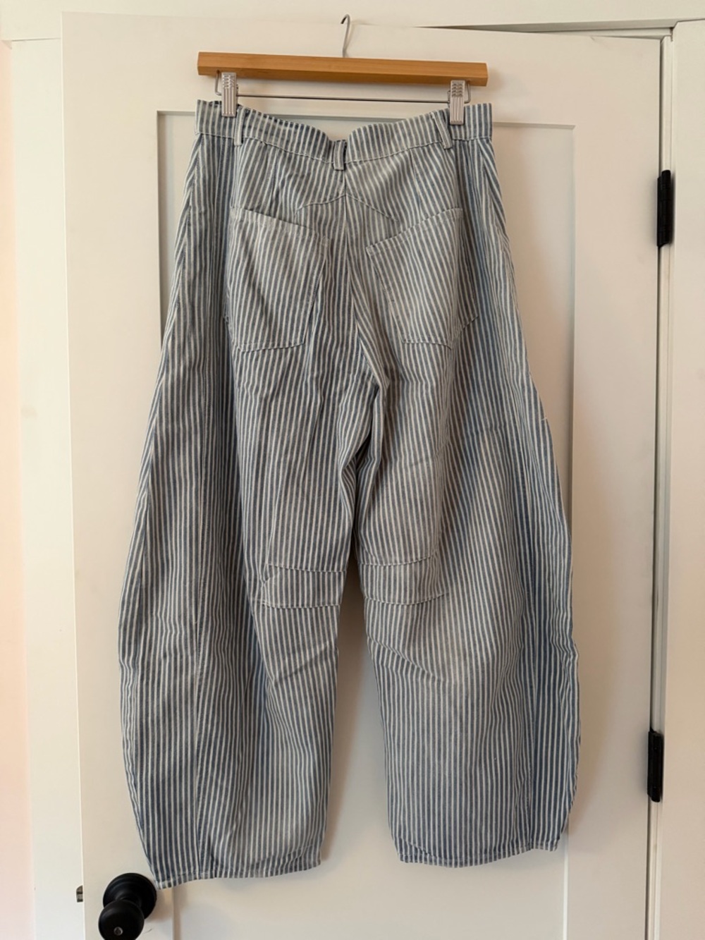 ee:some women’s denim vintage style white stripped barrel jeans - Picture 2 of 4